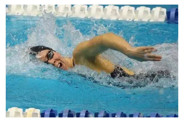 熊猫体育热苏斯的崛起之路：从青涩小将到足坛明星的蜕变与挑战